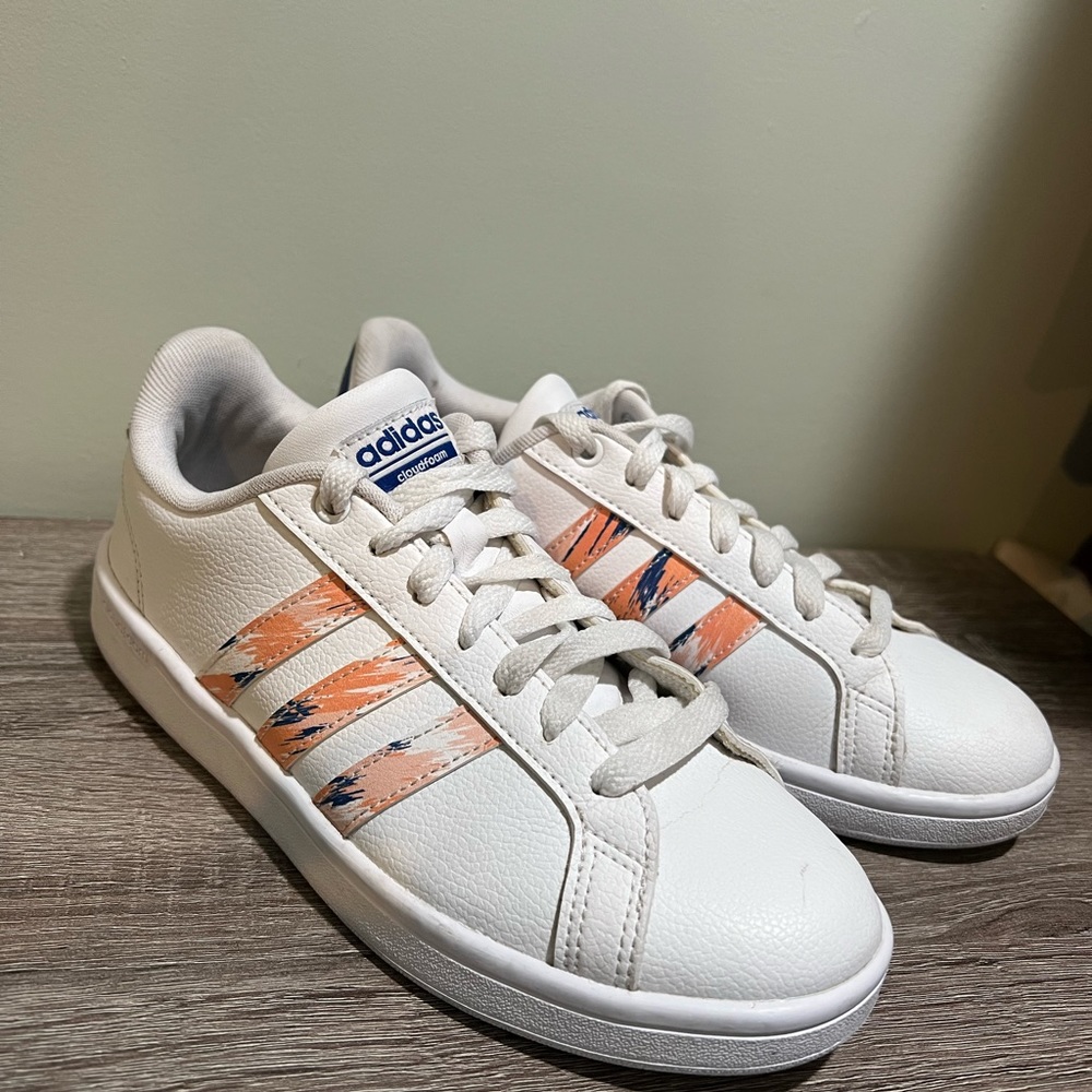 Adidas Women’s Cloudfoam Advantage size: 7